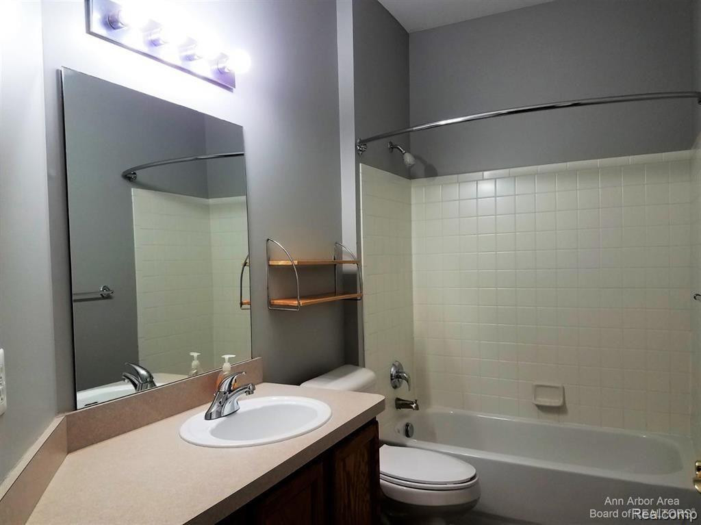 9521 LAKESIDE Drive, Ypsilanti, MI 48197 — Photo 14
