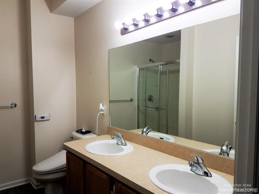 9521 LAKESIDE Drive, Ypsilanti, MI 48197 — Photo 15