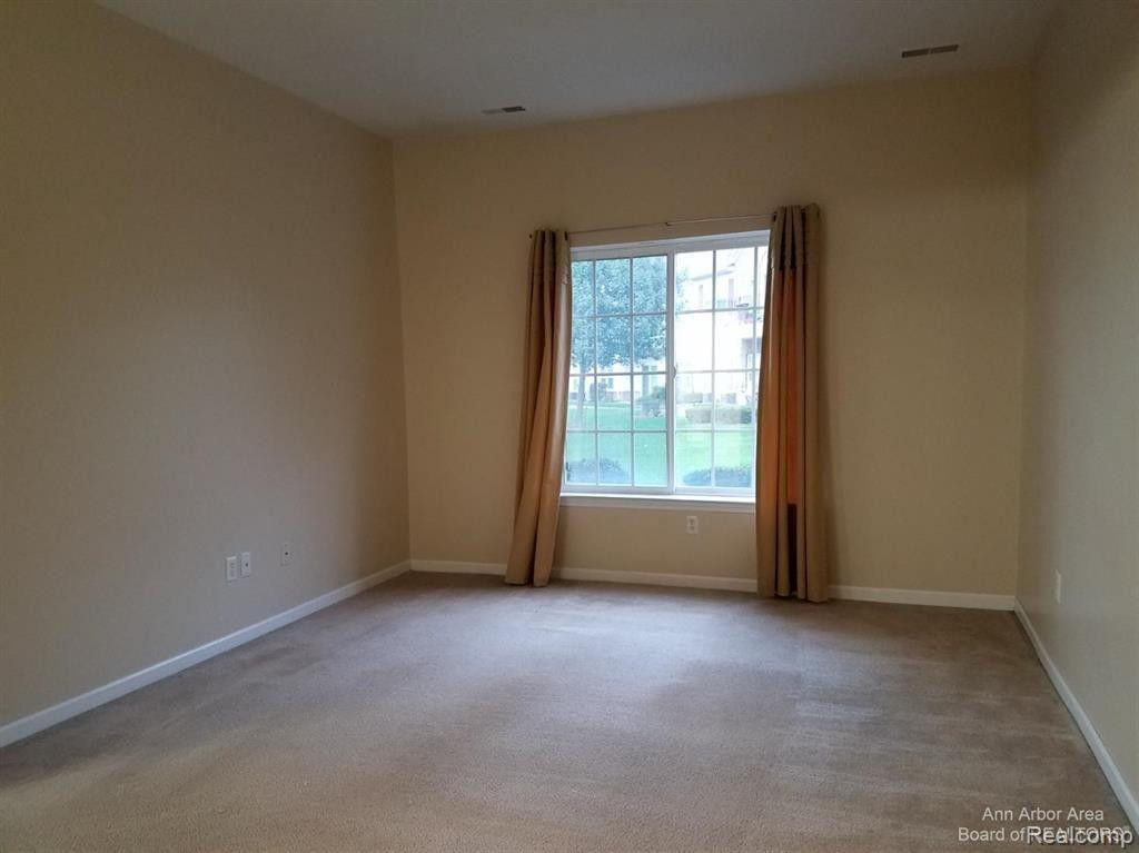 9521 LAKESIDE Drive, Ypsilanti, MI 48197 — Photo 16