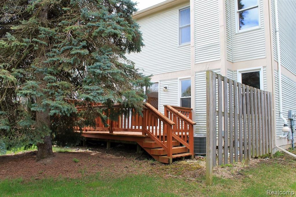 635 LIBERTY POINTE Drive, Ann Arbor, MI 48103 — Photo 4
