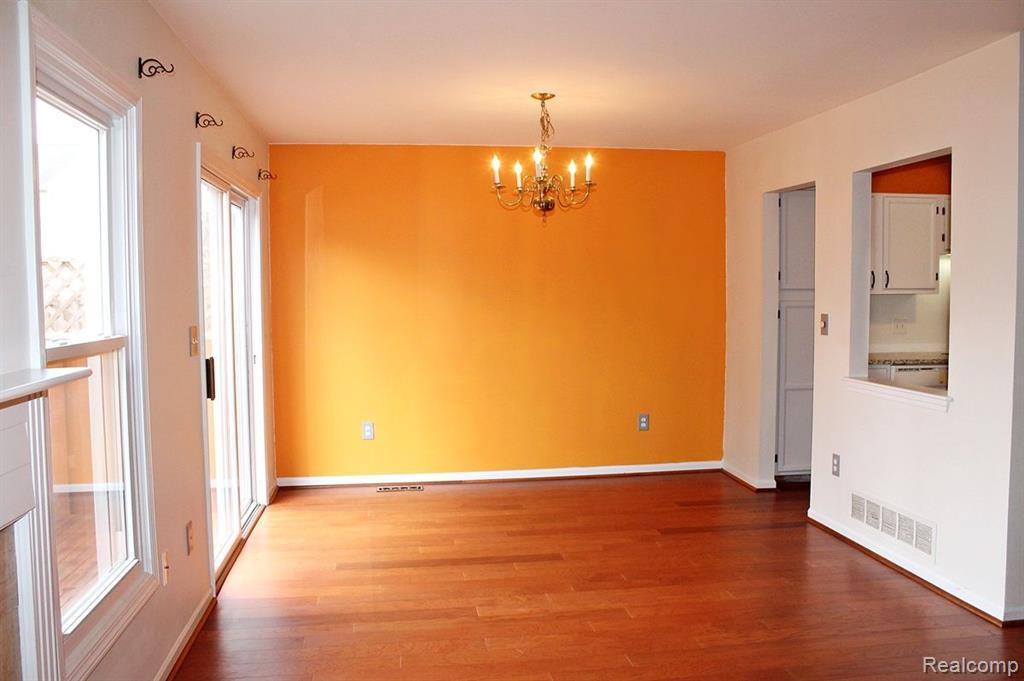 635 LIBERTY POINTE Drive, Ann Arbor, MI 48103 — Photo 8