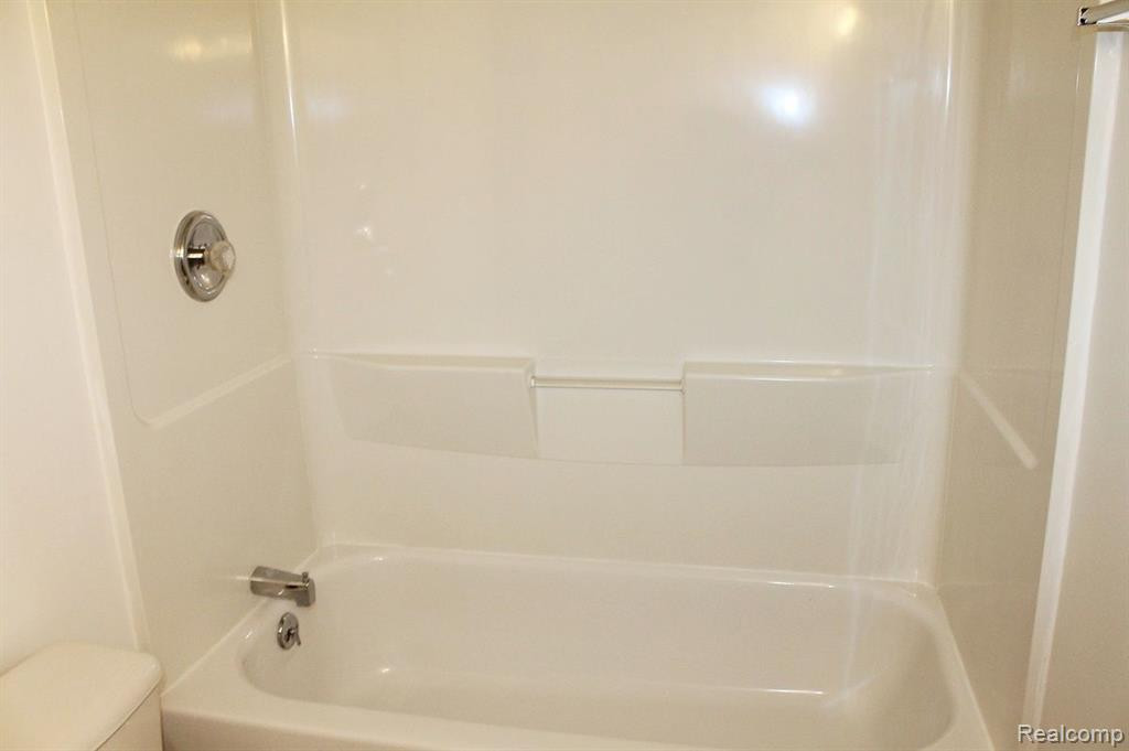 635 LIBERTY POINTE Drive, Ann Arbor, MI 48103 — Photo 18