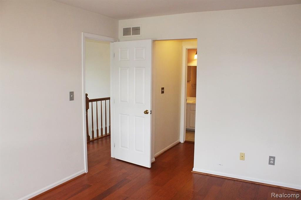 635 LIBERTY POINTE Drive, Ann Arbor, MI 48103 — Photo 32