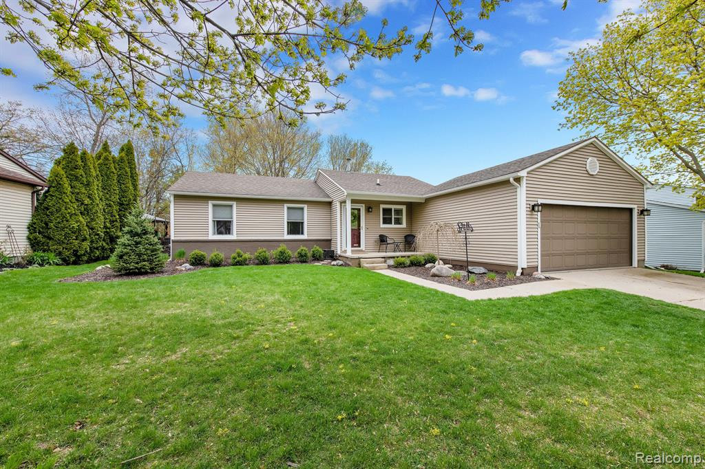 895 FAIRWAY TRAILS Drive, Brighton, MI 48116 — front exterior
