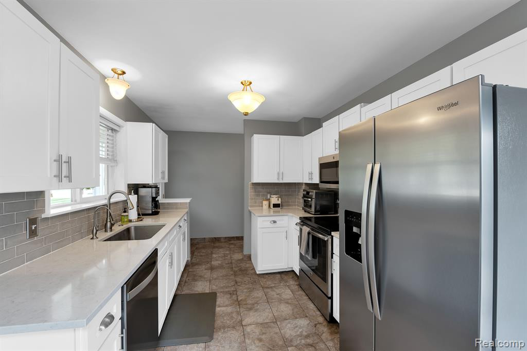 895 FAIRWAY TRAILS Drive, Brighton, MI 48116 — Photo 9