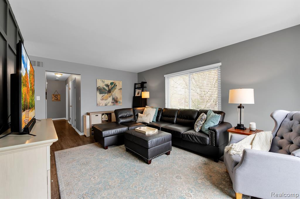 895 FAIRWAY TRAILS Drive, Brighton, MI 48116 — Photo 11