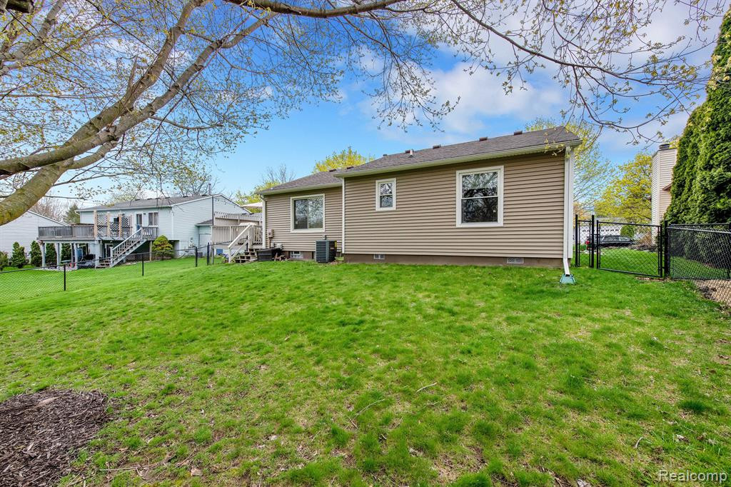 895 FAIRWAY TRAILS Drive, Brighton, MI 48116 — Photo 29