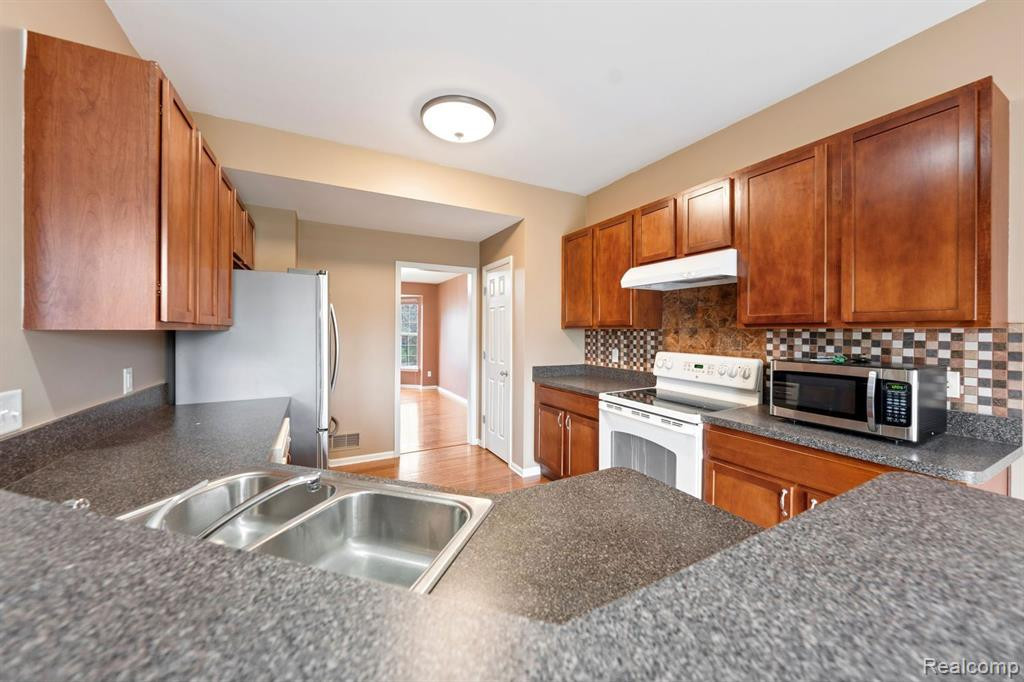 7587 ABIGAIL Drive, Ypsilanti, MI 48198 — Photo 5