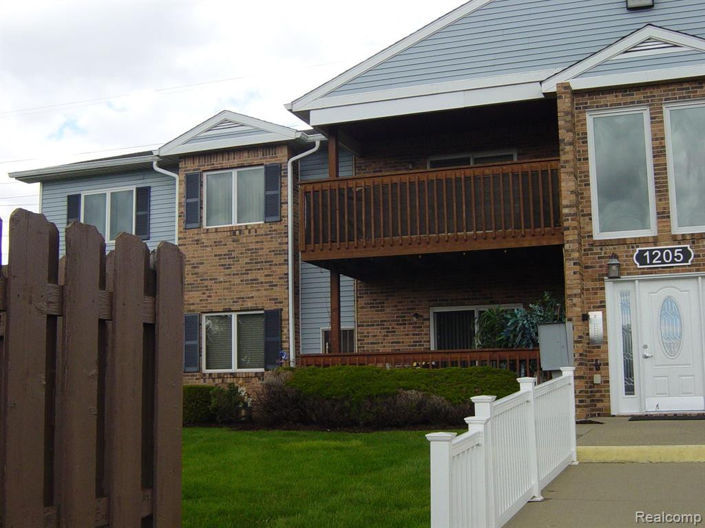 1205 HARBOUR Drive, 34, Trenton, MI 48183 — Photo 3