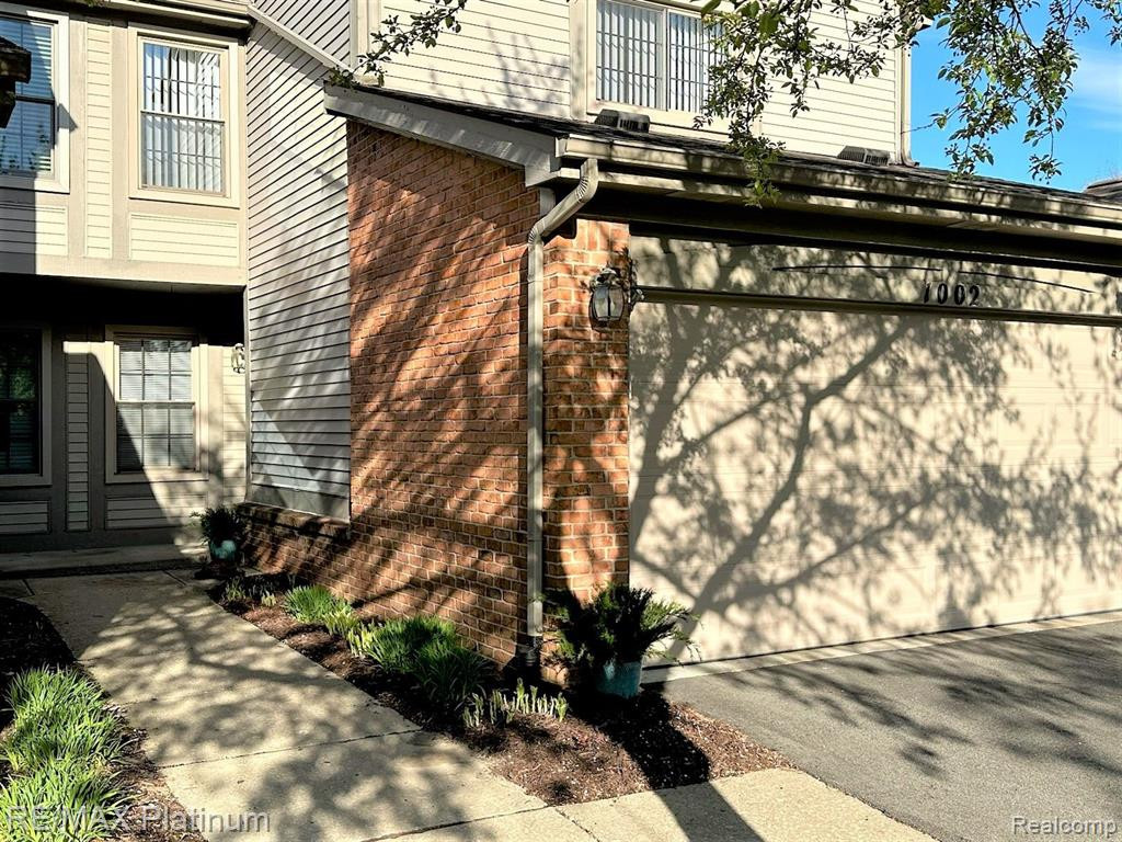 1002 Hickory Drive, Brighton, MI 48116 — Photo 2