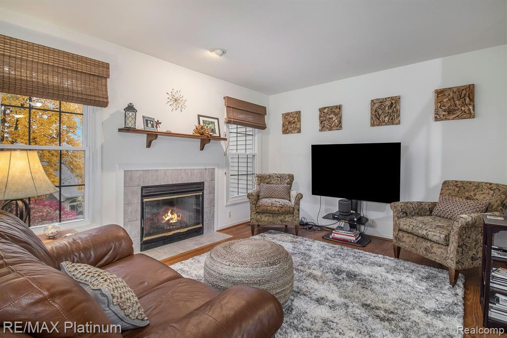 1002 Hickory Drive, Brighton, MI 48116 — Photo 3