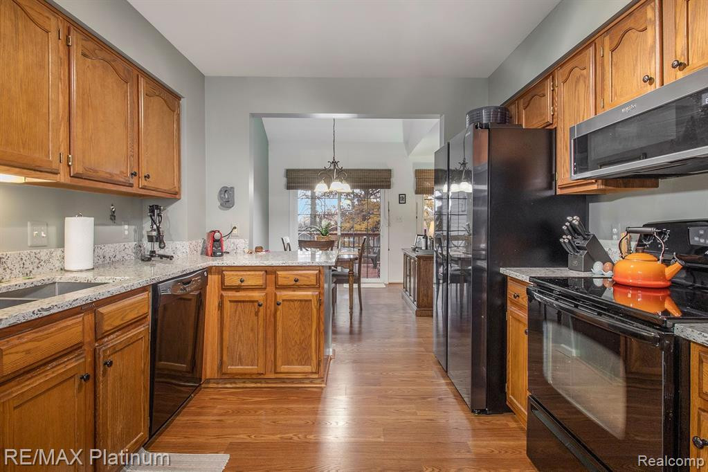 1002 Hickory Drive, Brighton, MI 48116 — Photo 5