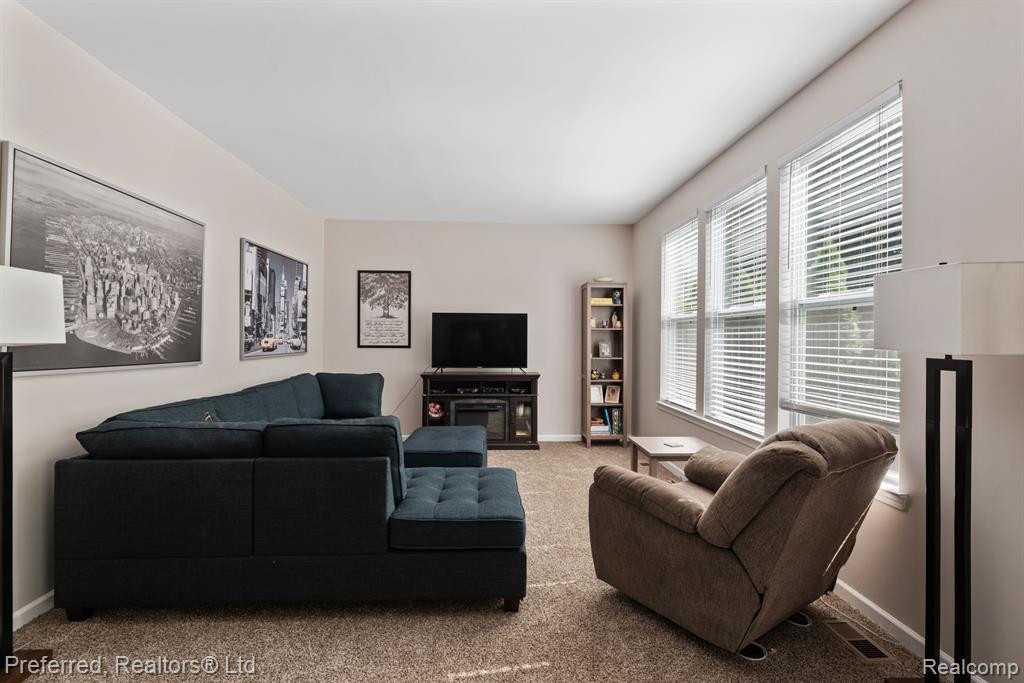 51231 Luke Lane, Novi, MI — Photo 4