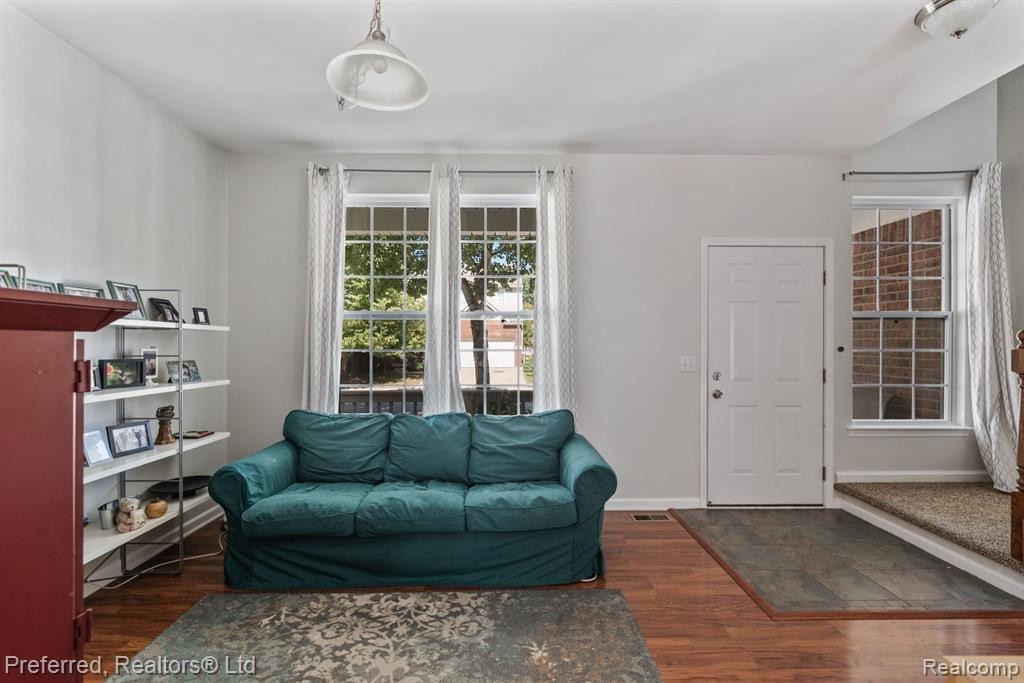 51231 Luke Lane, Novi, MI — Photo 10