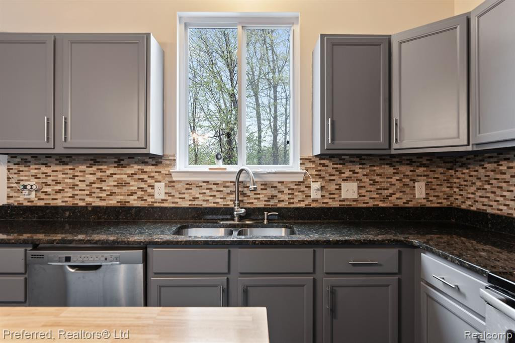 51231 Luke Lane, Novi, MI — Photo 14