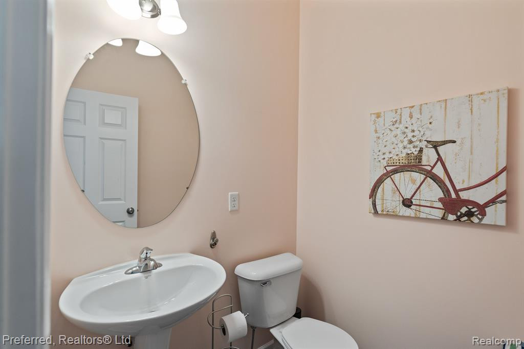 51231 Luke Lane, Novi, MI — Photo 16