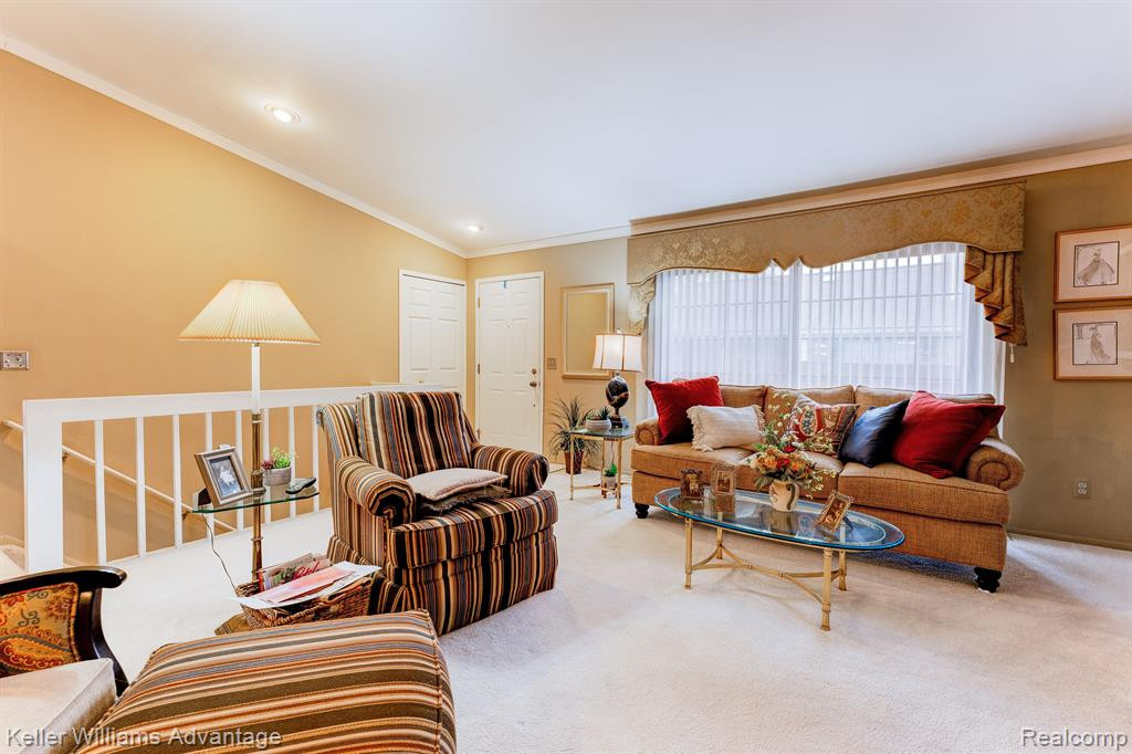 22274 Pondview, Novi, MI — Photo 2