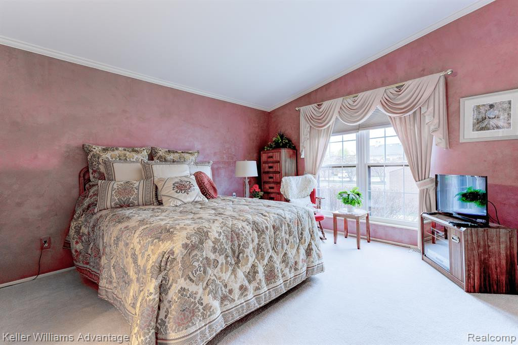 22274 Pondview, Novi, MI — Photo 9