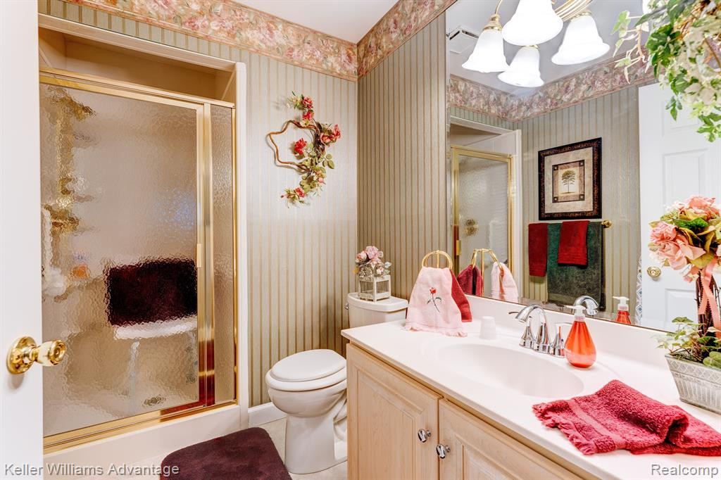 22274 Pondview, Novi, MI — Photo 14