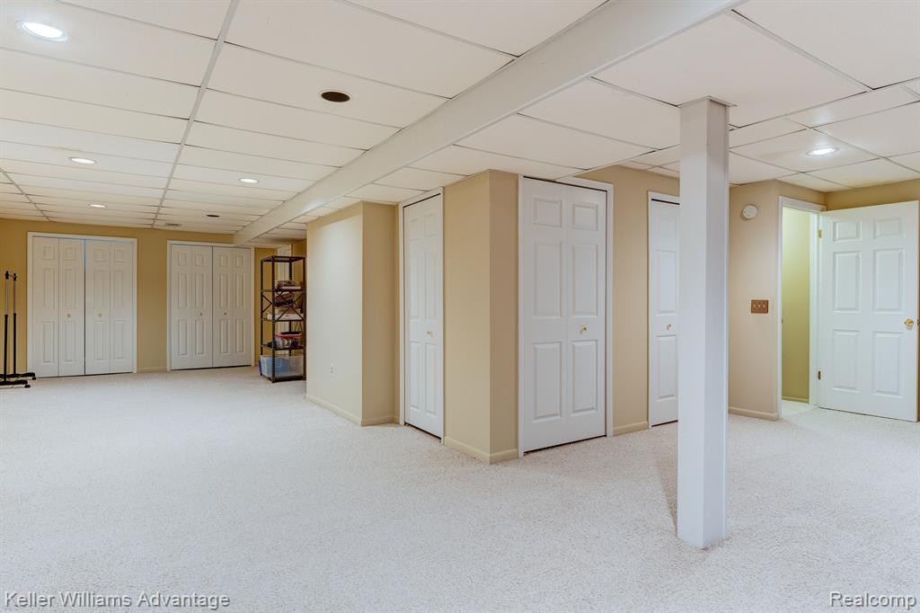22274 Pondview, Novi, MI — Photo 16