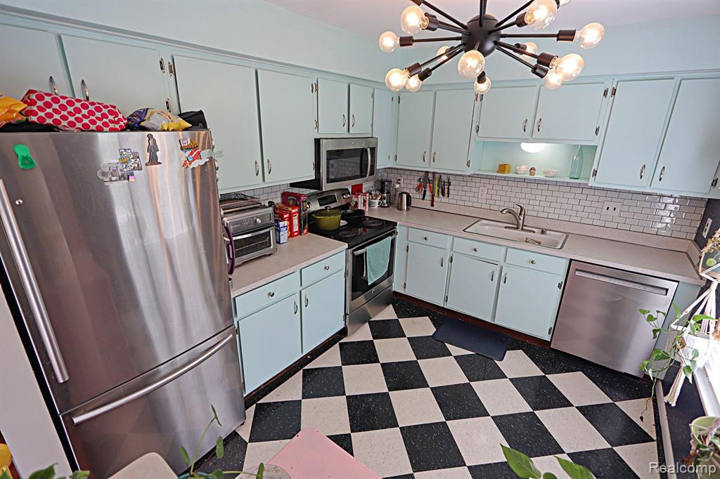 7509 CULPEPPER, Westland, MI — Photo 11