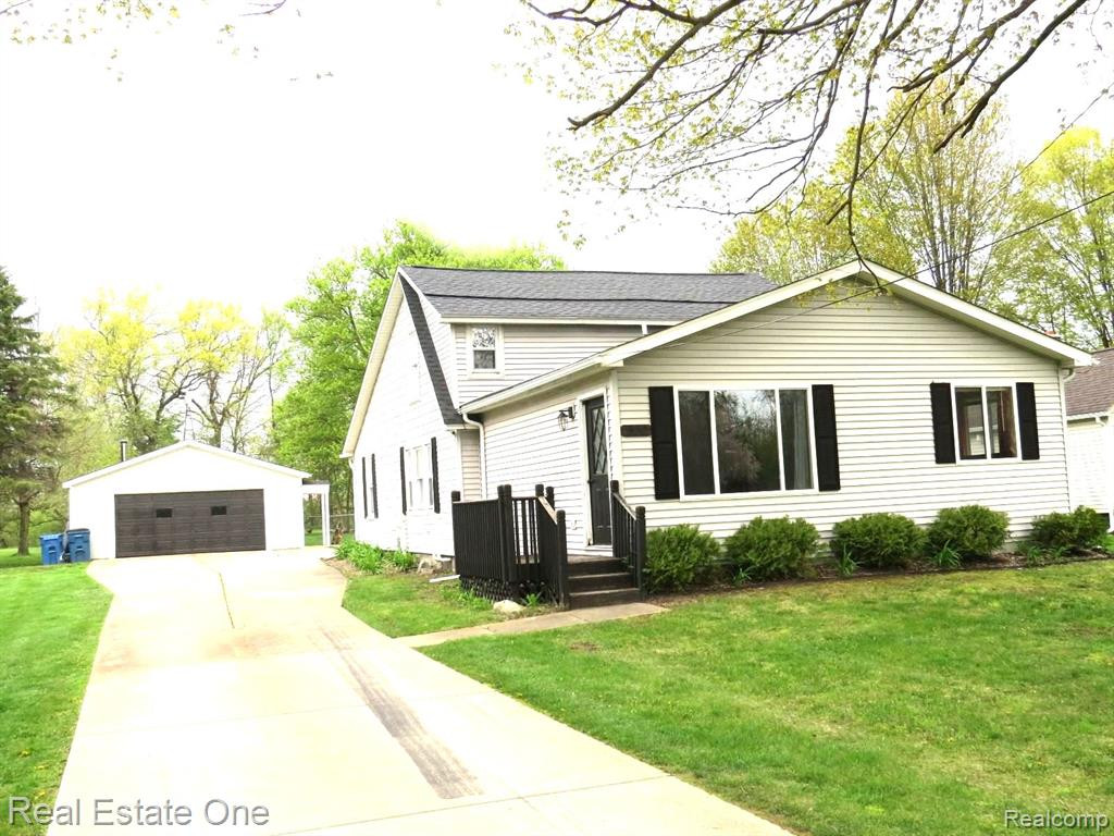 510 W MAPLE Street, Byron, MI 48418 — front exterior