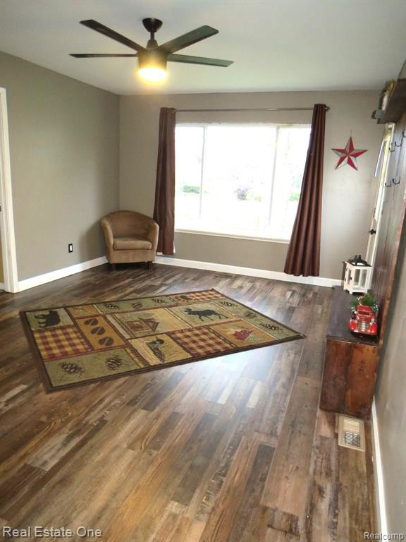 510 W MAPLE Street, Byron, MI 48418 — Photo 5