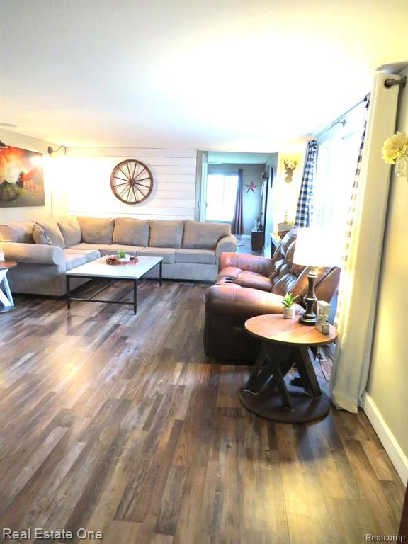 510 W MAPLE Street, Byron, MI 48418 — Photo 7