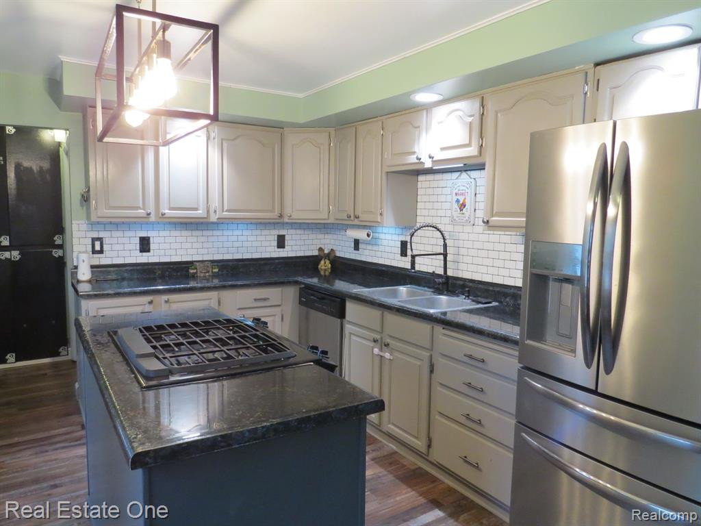 510 W MAPLE Street, Byron, MI 48418 — Photo 12