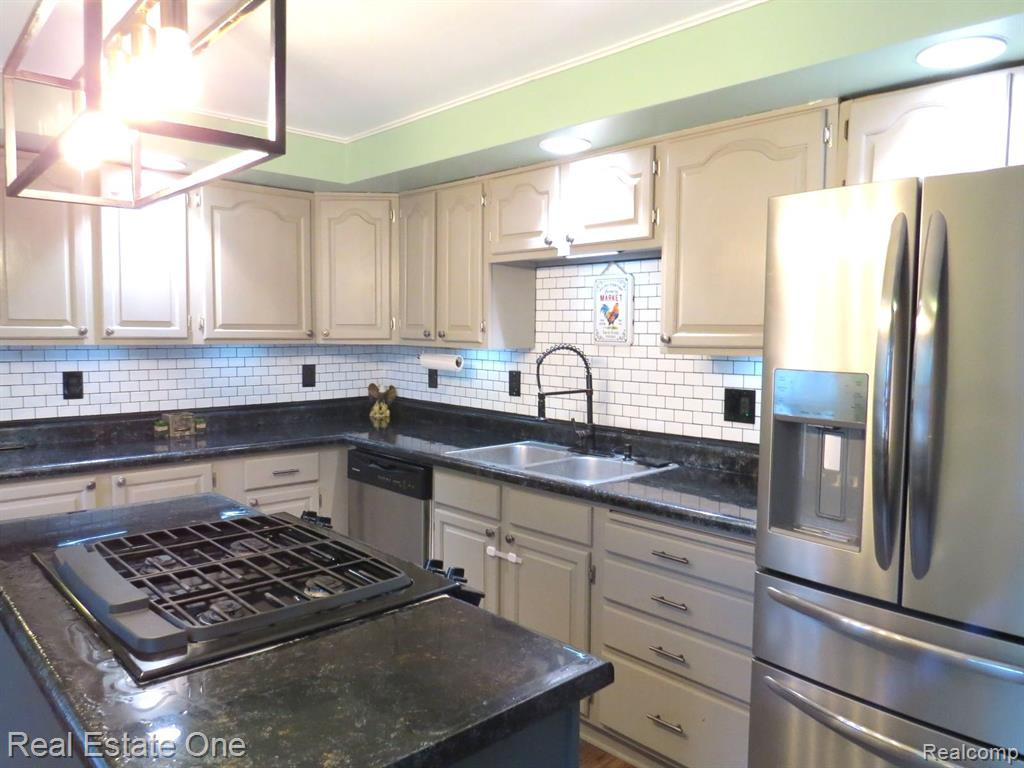 510 W MAPLE Street, Byron, MI 48418 — Photo 14
