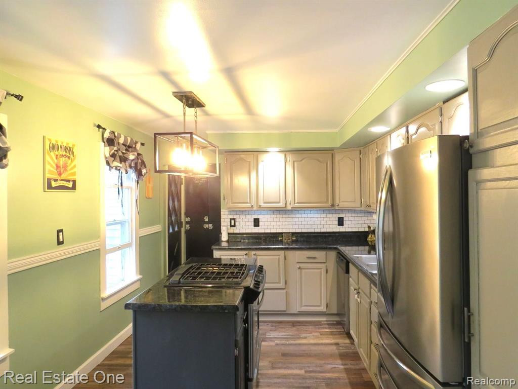 510 W MAPLE Street, Byron, MI 48418 — Photo 17