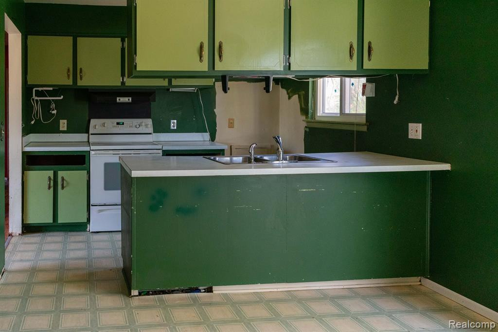 619 SKYDALE Drive, Ann Arbor, MI 48105 — Photo 11
