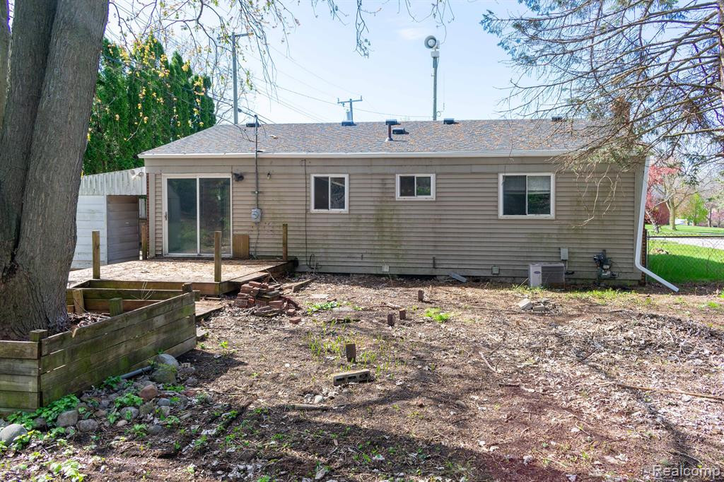 619 SKYDALE Drive, Ann Arbor, MI 48105 — Photo 18