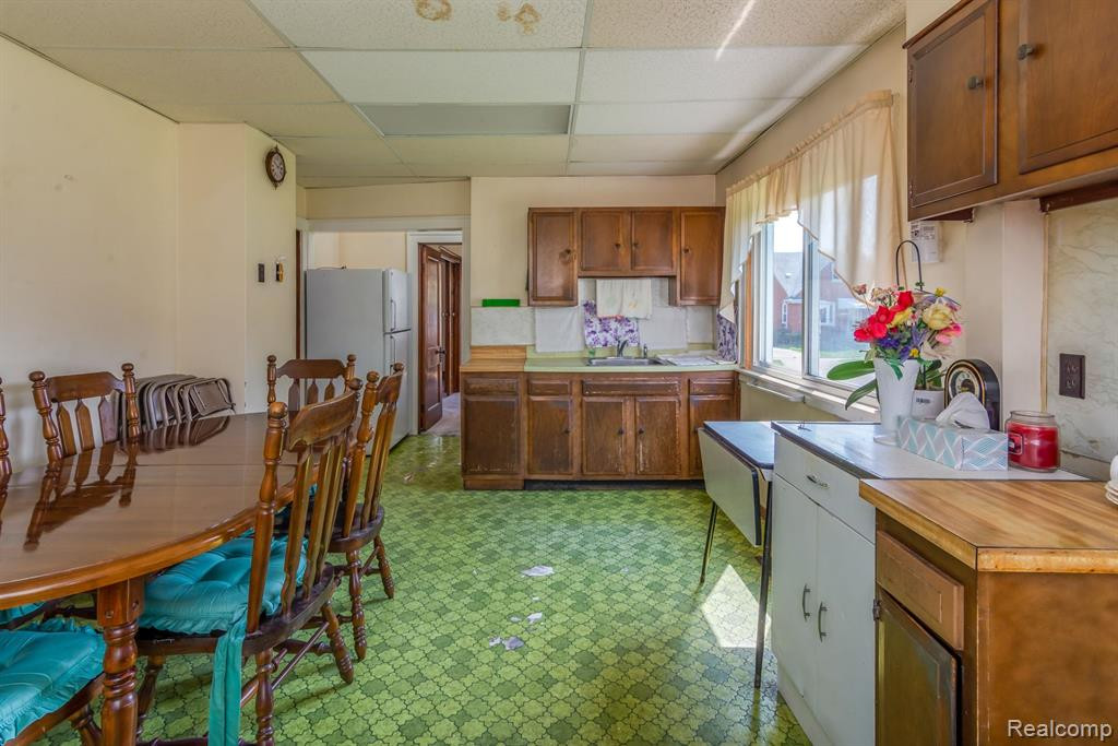 7443 GRANDMONT Avenue, Detroit, MI 48228 — Photo 6