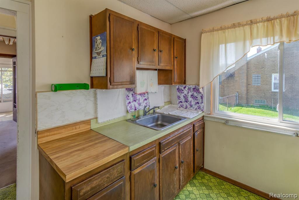 7443 GRANDMONT Avenue, Detroit, MI 48228 — Photo 7