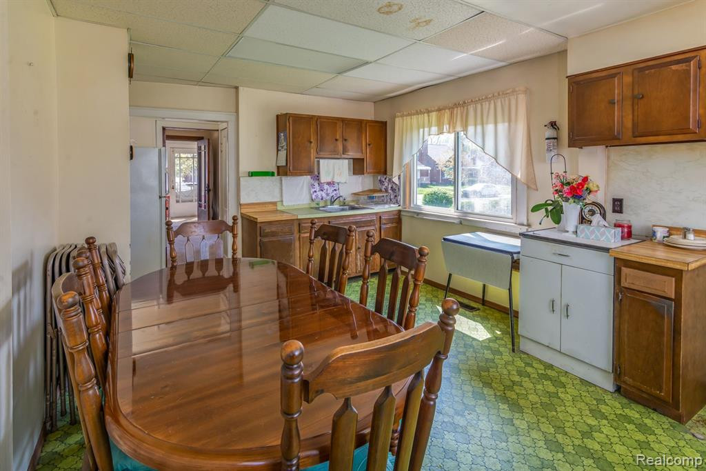 7443 GRANDMONT Avenue, Detroit, MI 48228 — Photo 9