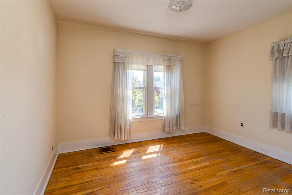 7443 GRANDMONT Avenue, Detroit, MI 48228 — Photo 17