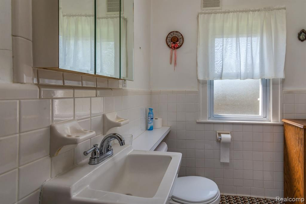 7443 GRANDMONT Avenue, Detroit, MI 48228 — Photo 24