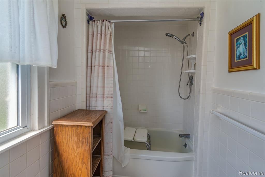 7443 GRANDMONT Avenue, Detroit, MI 48228 — Photo 26
