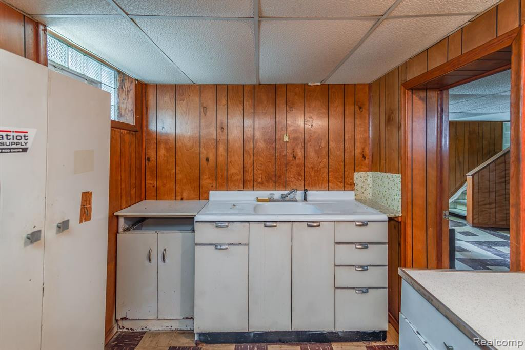 7443 GRANDMONT Avenue, Detroit, MI 48228 — Photo 30