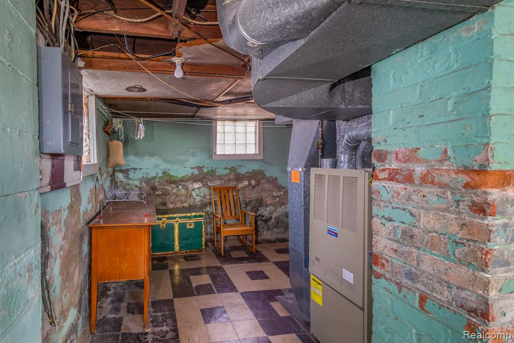 7443 GRANDMONT Avenue, Detroit, MI 48228 — Photo 32