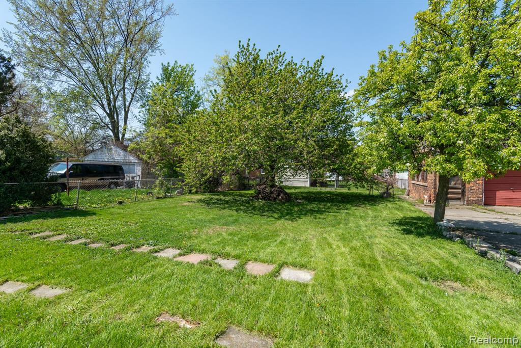 7443 GRANDMONT Avenue, Detroit, MI 48228 — Photo 38