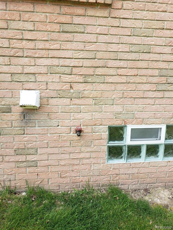23712 W LAKE Circle N, Brownstown, MI 48183 — Photo 3