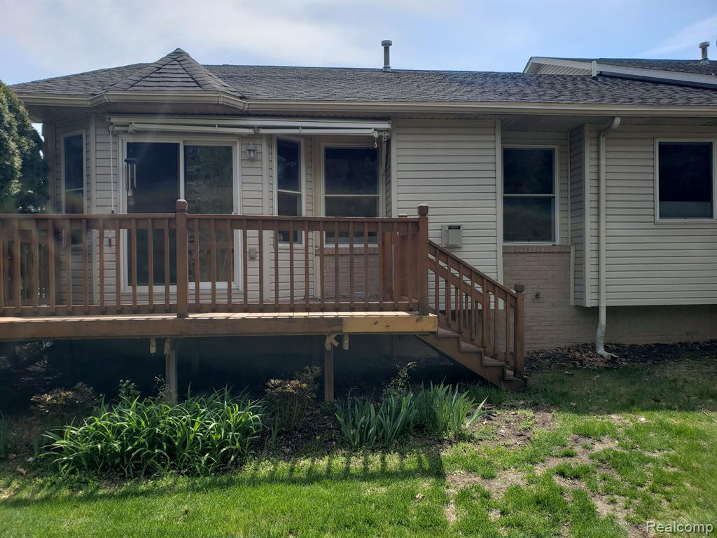 23712 W LAKE Circle N, Brownstown, MI 48183 — Photo 5