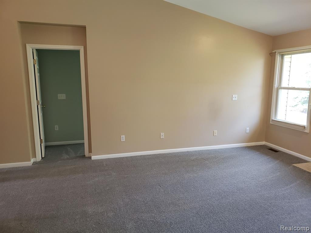 23712 W LAKE Circle N, Brownstown, MI 48183 — Photo 8