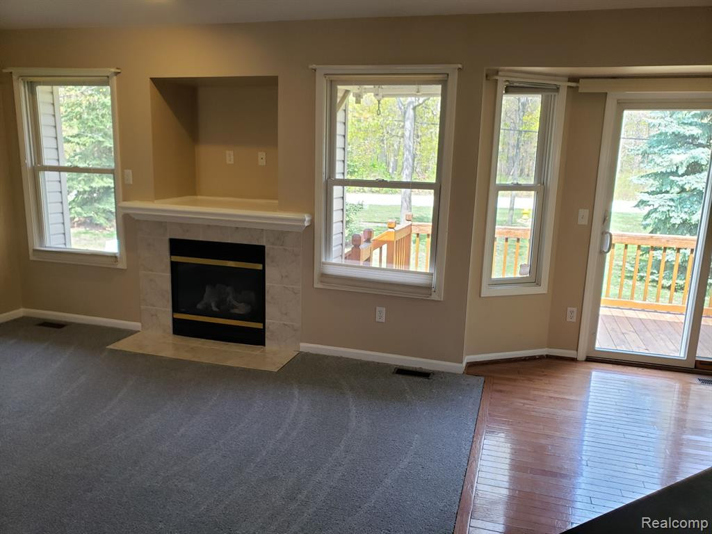 23712 W LAKE Circle N, Brownstown, MI 48183 — Photo 9