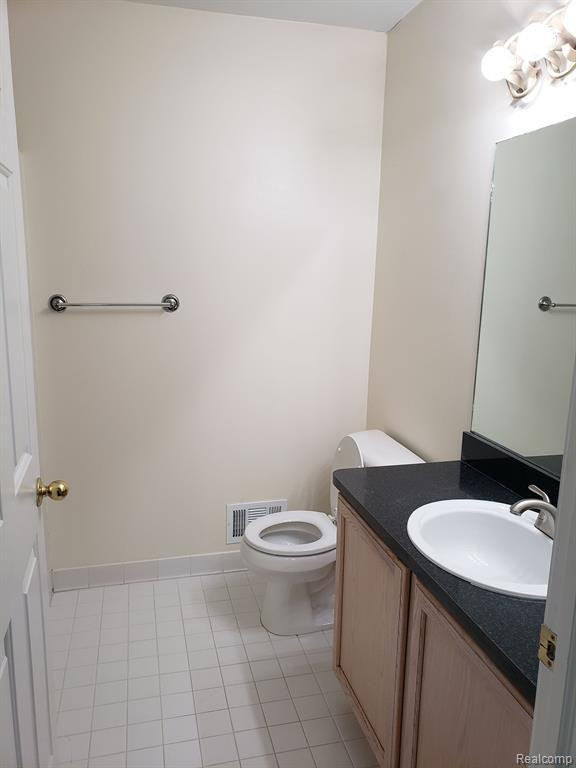 23712 W LAKE Circle N, Brownstown, MI 48183 — Photo 16