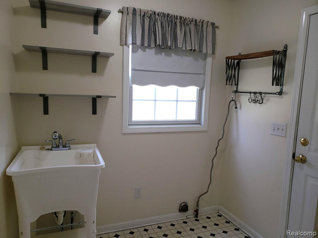 23712 W LAKE Circle N, Brownstown, MI 48183 — Photo 23