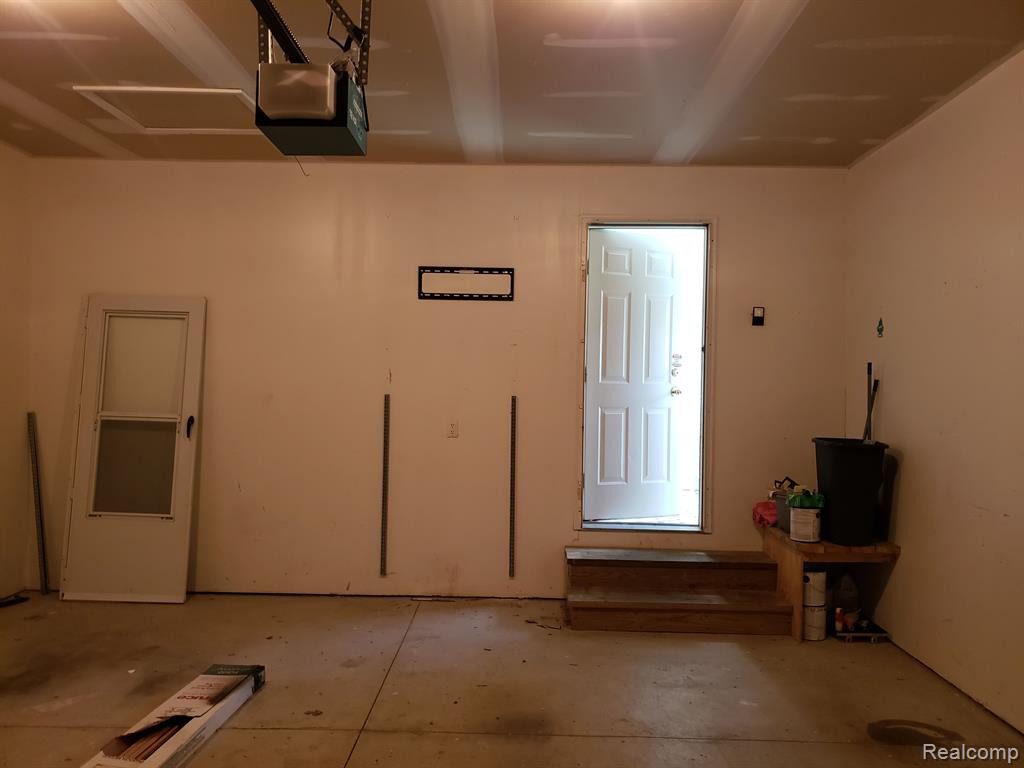 23712 W LAKE Circle N, Brownstown, MI 48183 — Photo 24