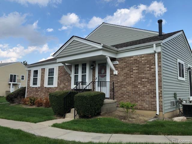 23523 N Rockledge, Novi, MI — front exterior